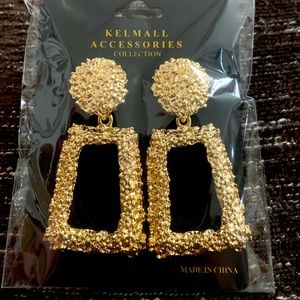 Gold earrings NWT